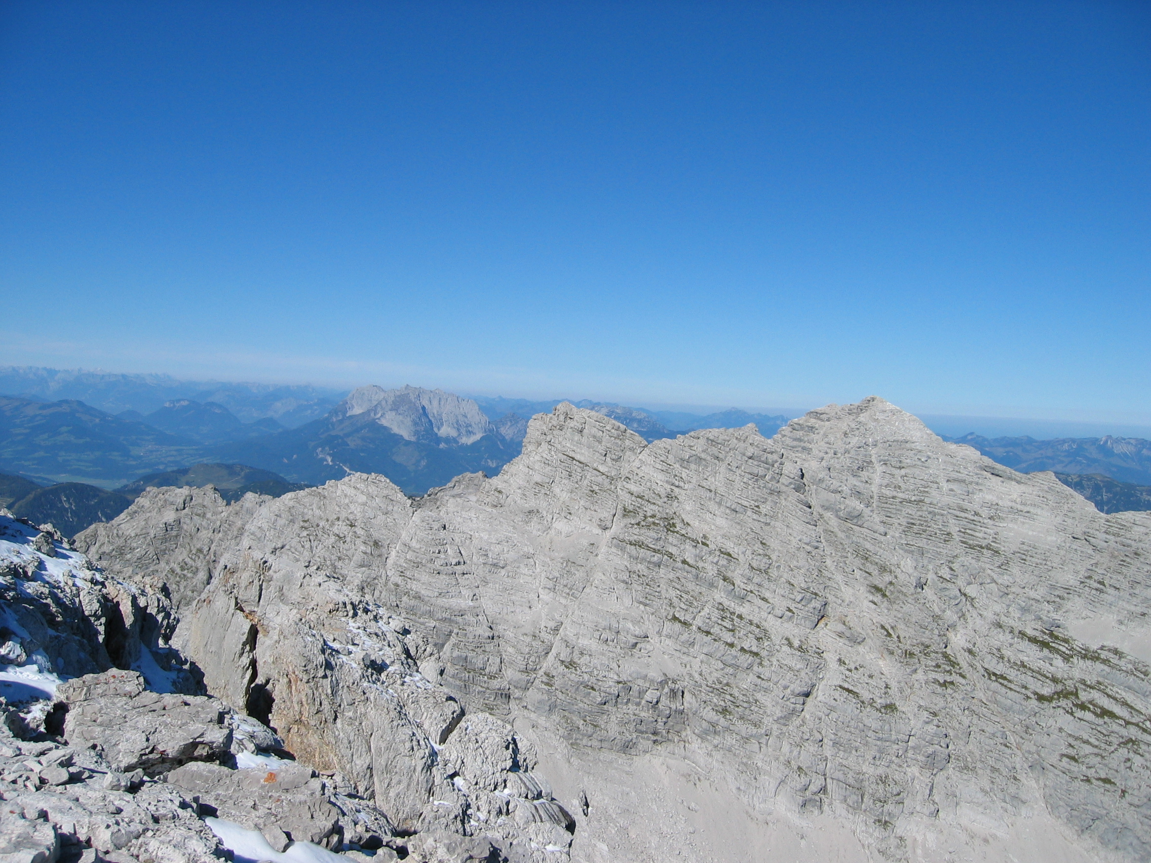Mitterhorn (rechts), im Hintergrund der Wilde Kaiser