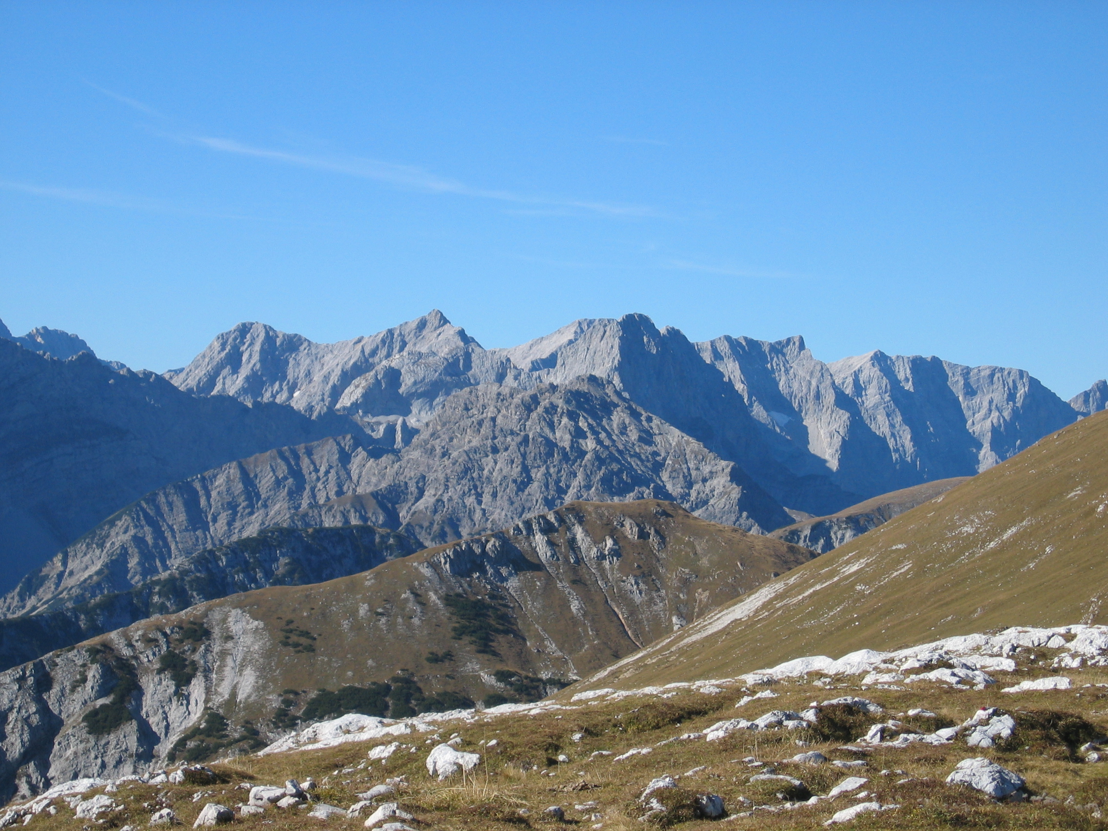 Lamsenspitze, davor der Rauhe Knöll