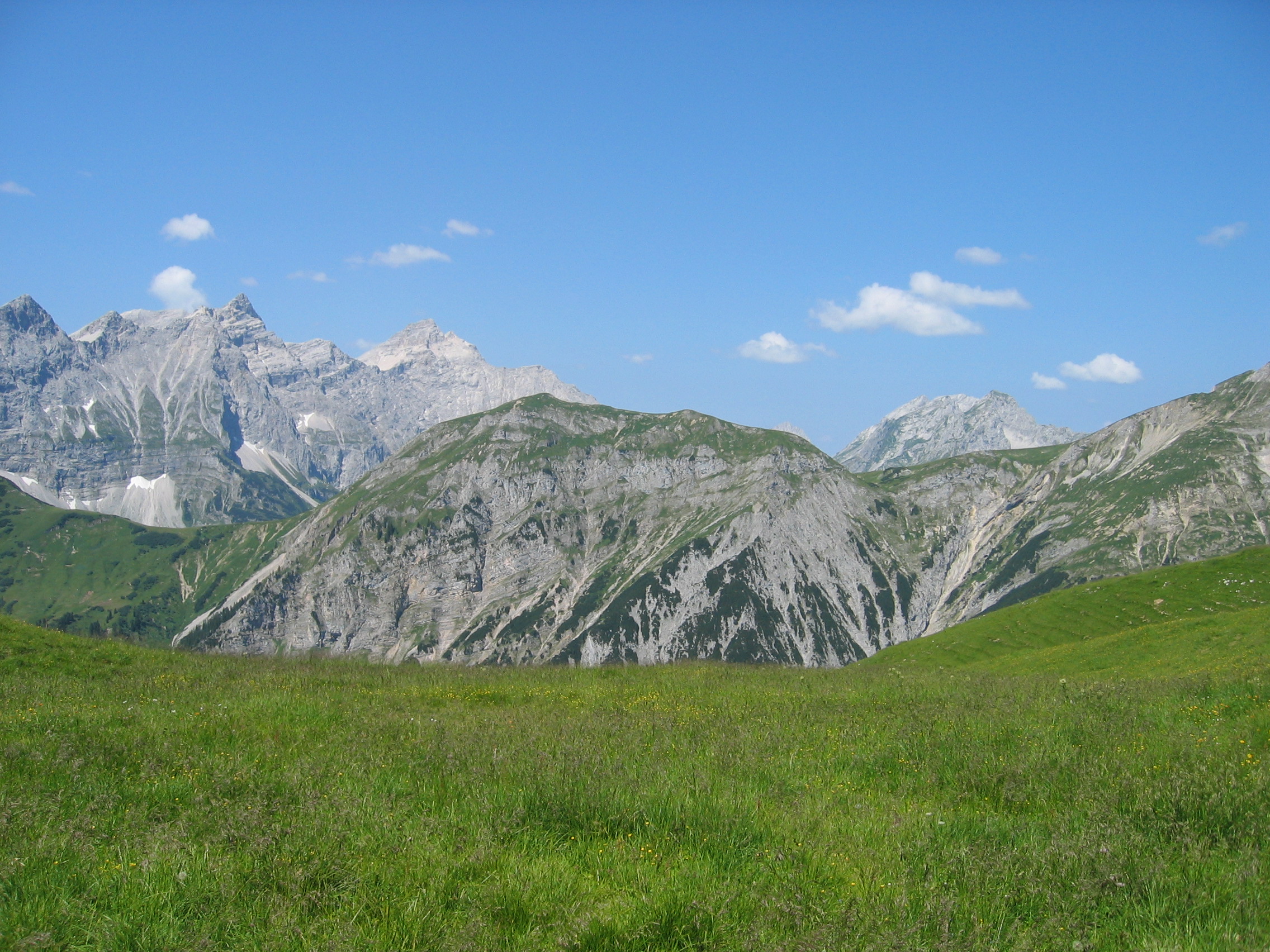 Kaltwasserkarspitze und Birkkarspitze (Hintergrund links)