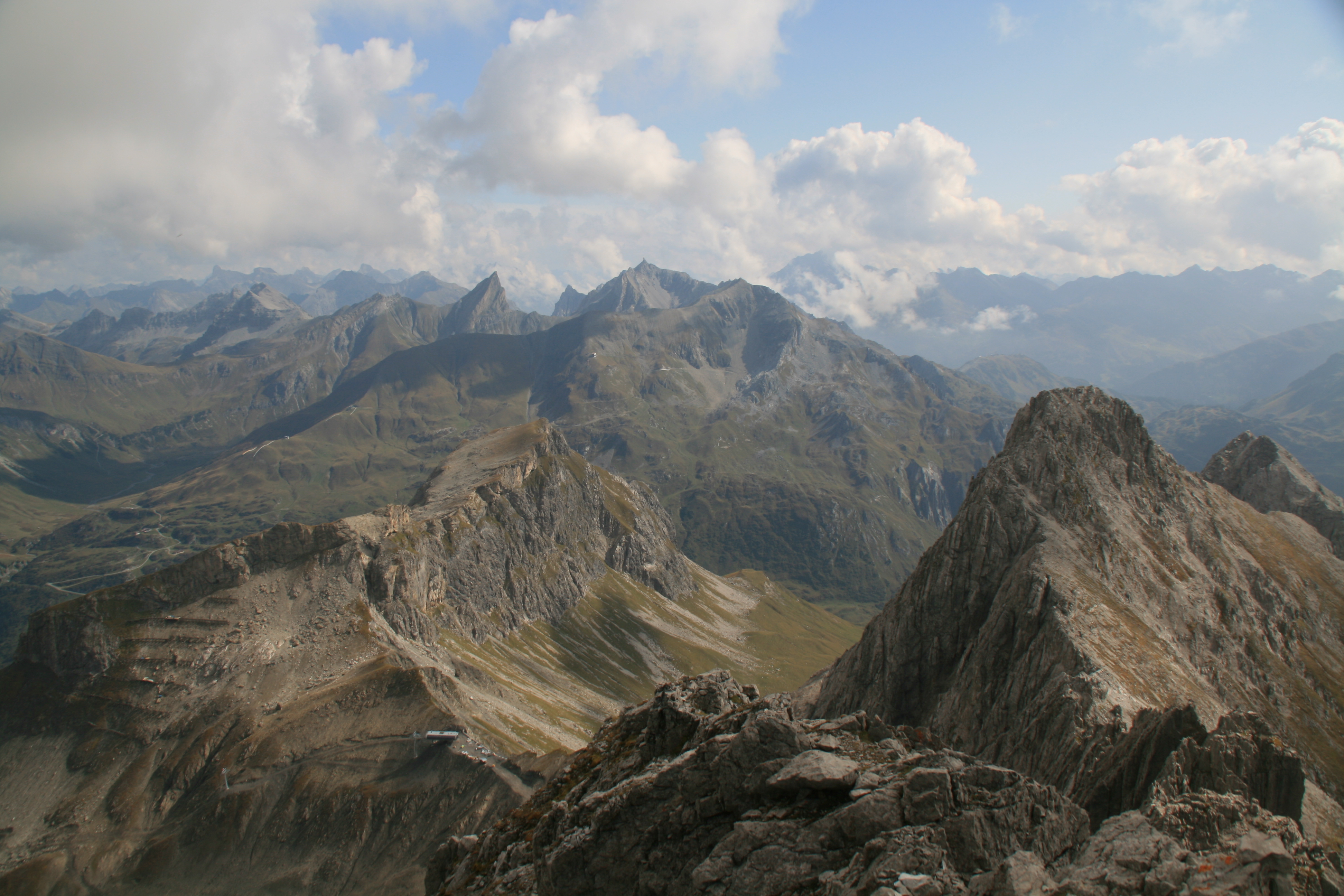 Roggspitze, Valluga, davor Trittkopf