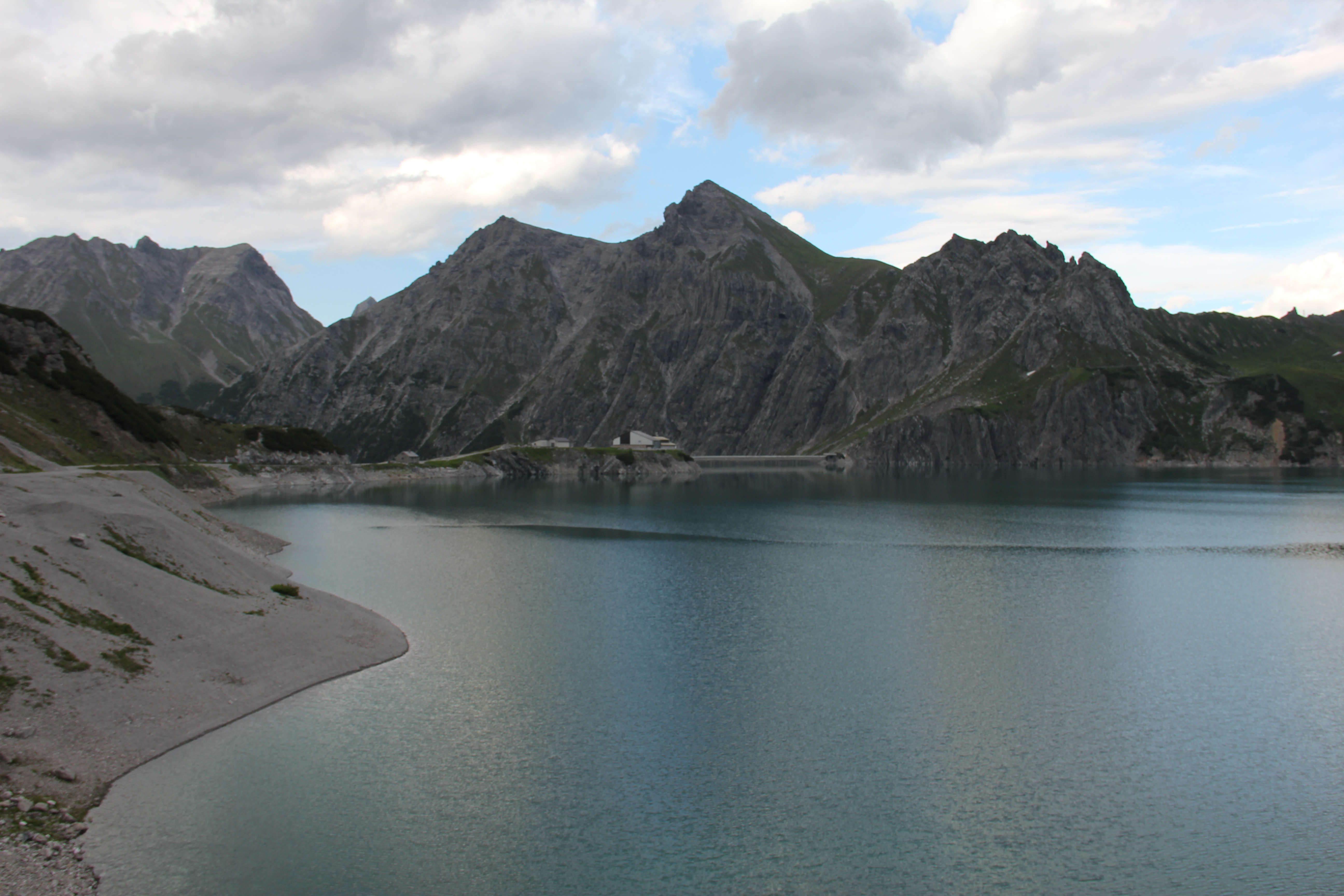 Noch ist vom aufziehenden Gewitter wenig zu bemerken.