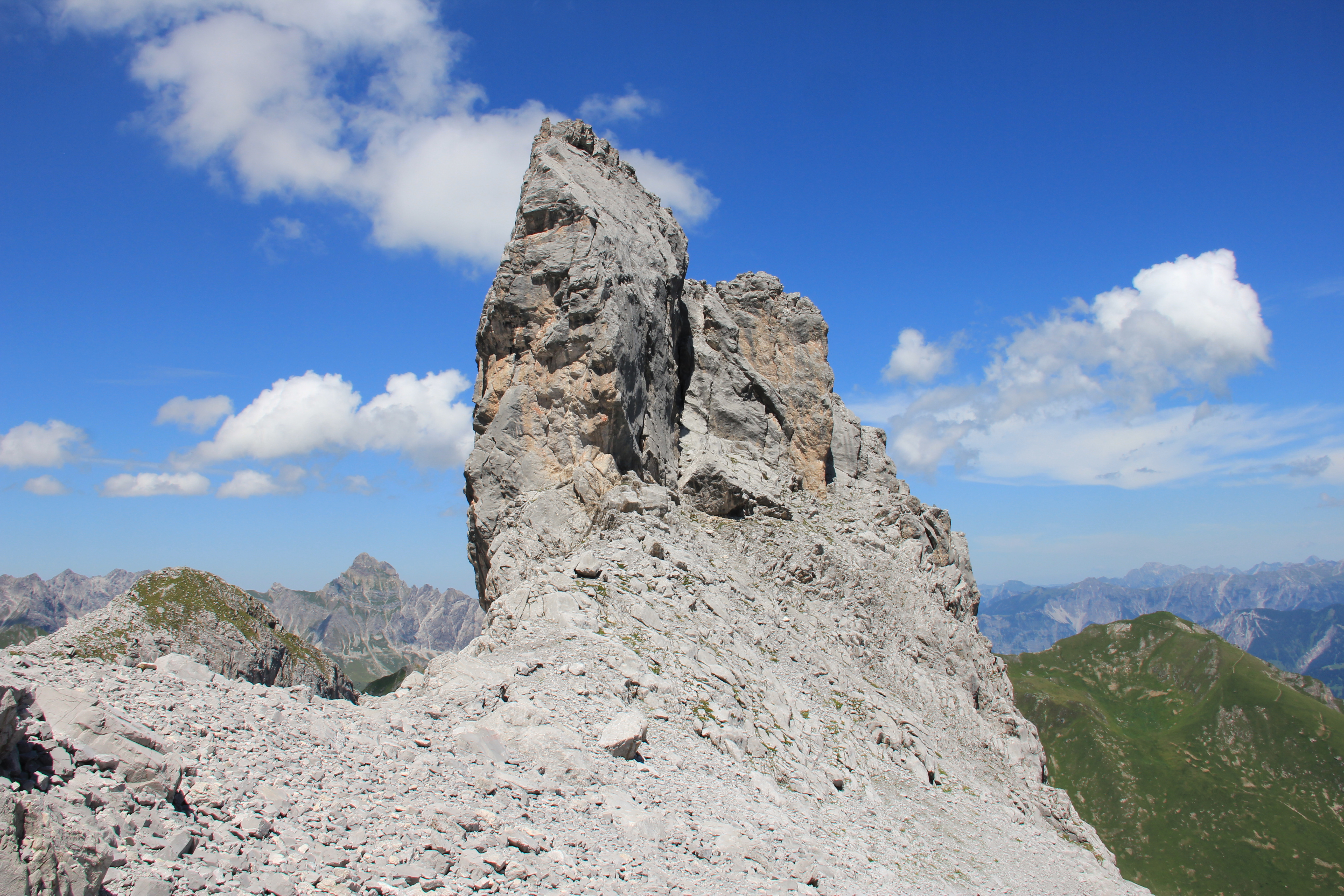 Sporerturm, im Hintergrund die Zimba