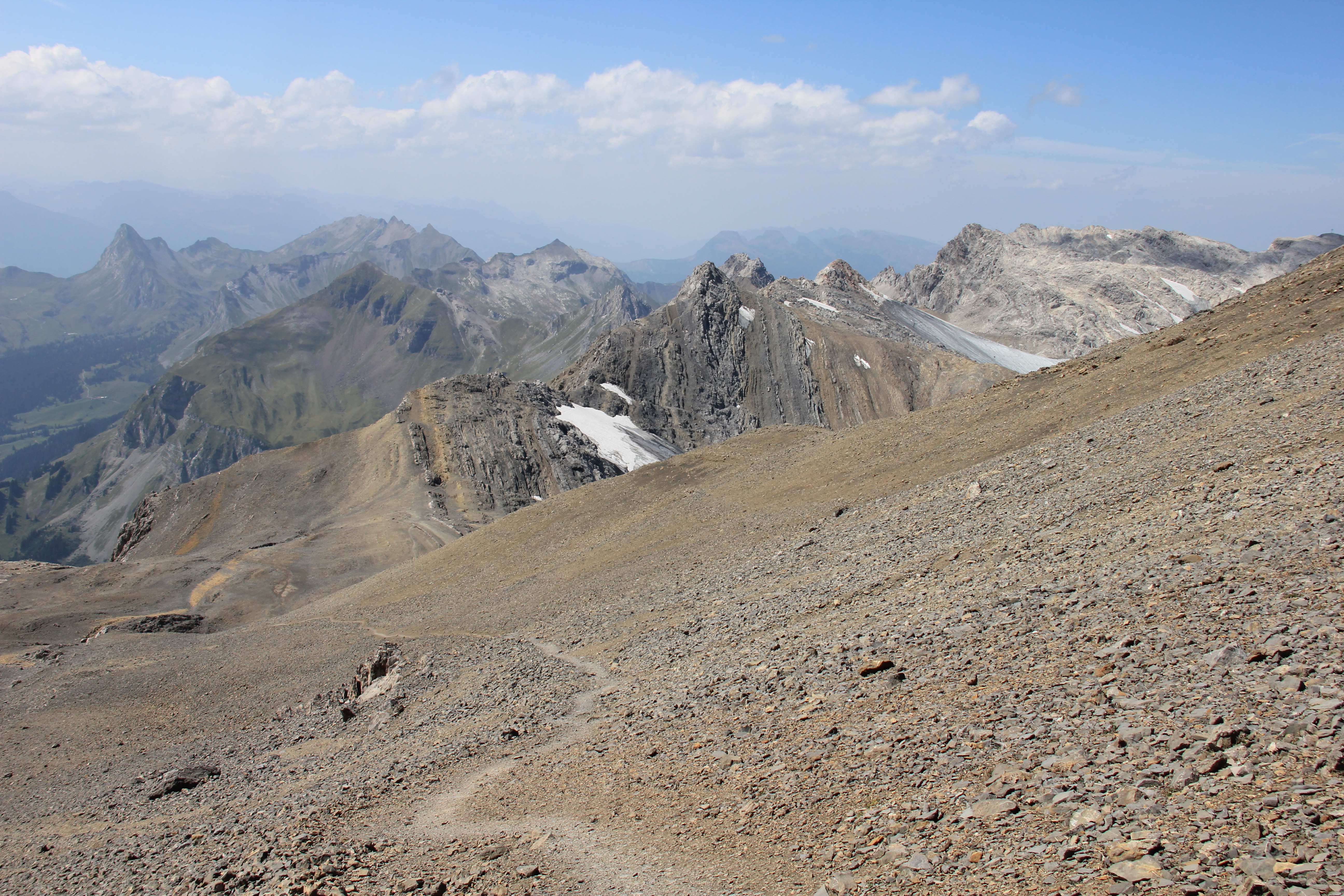 Steinwüste unterhalb des Gipfels