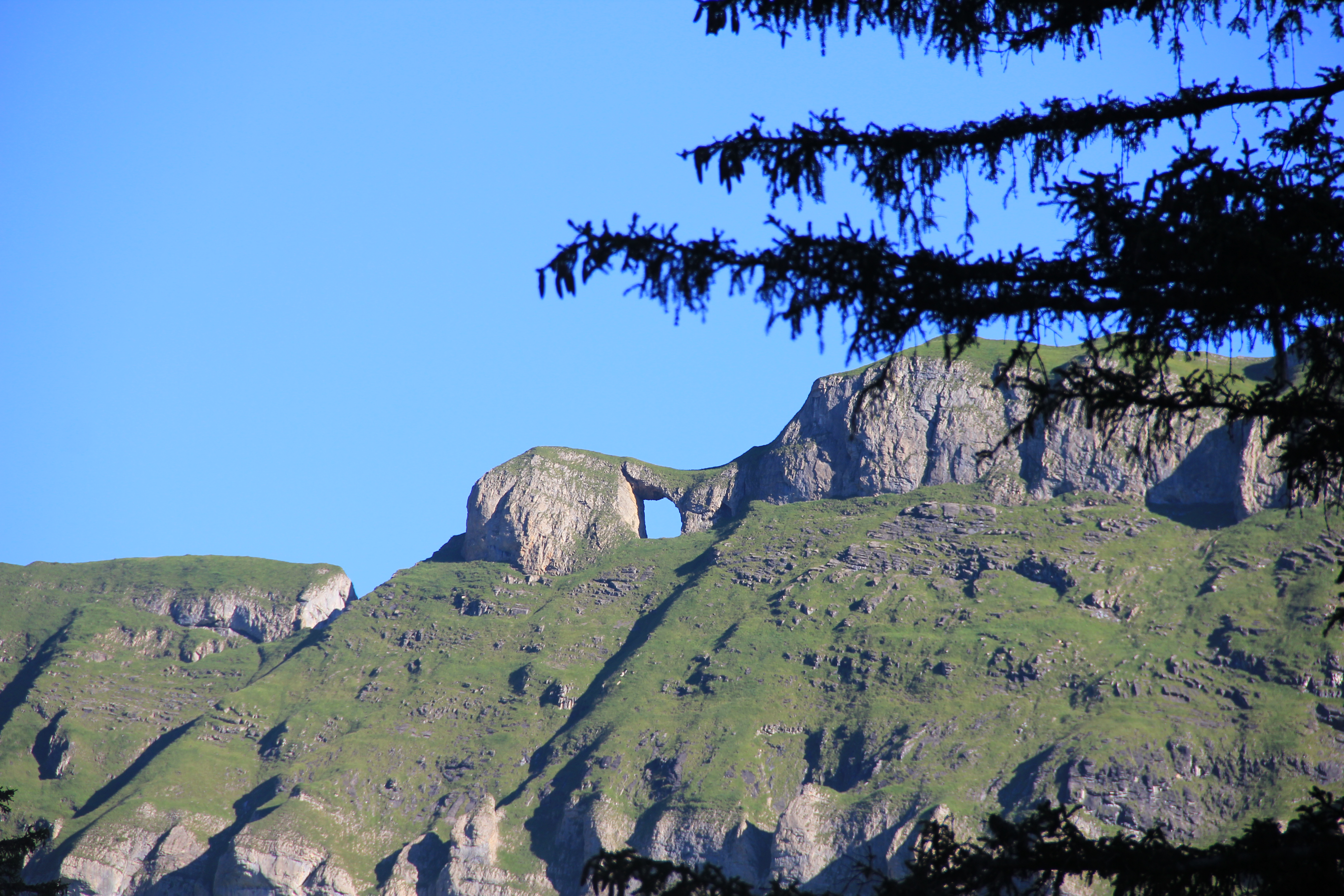Felsentor am Oberalper Grat (Zoom)